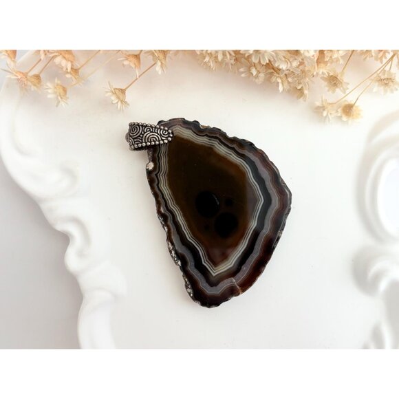 Brown & White Banded Sliced Agate Geode Crystal Silver Toned Vintage Pendant - Picture 3 of 16